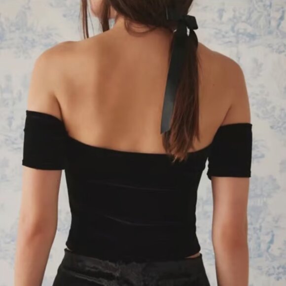 🖤 NWT Kimchi Blue Esme Velvet Off-Shoulder Sweetheart Crop Top | M (fits S-M) - Picture 3 of 7